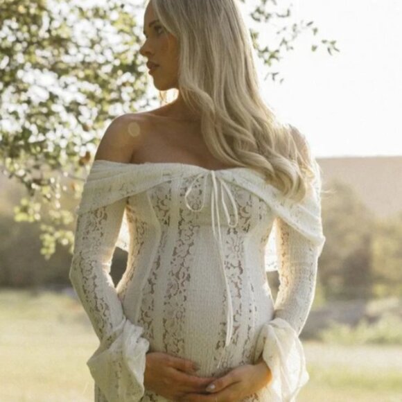 Super Pretty White Lace Maternity Dress - Picture 3 of 4